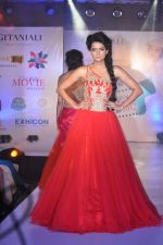 Model walks for Manali Jagtap Show at Global Magazine- Sultan Ahmed tribute fashion show on 15th Aug 2012 (210).JPG